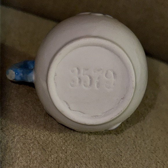 VINTAGE Floral Porcelain Creamer/Pitcher Blue and White 2.5” - Picture 7 of 7